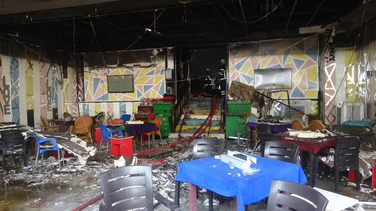 Adana'da kafedeki yangın korkuttu
