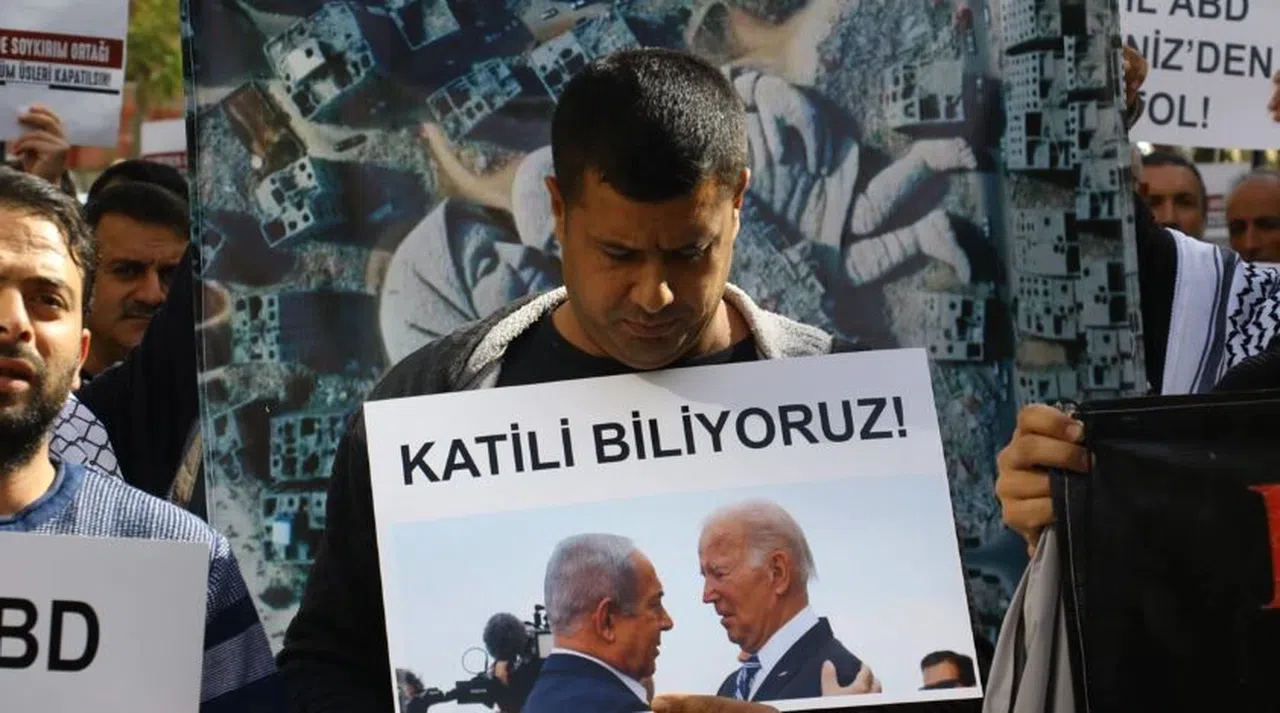 ABD, Ankara Büyükelçiliği önünde protesto edildi