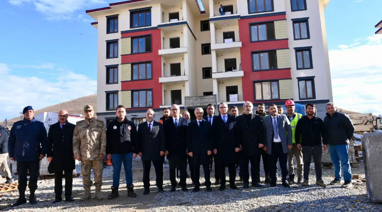 "Afşin'de 3 Bin 185 Konut Projesi: Başkan Güngör ve Vali Ünlüer İncelemede!