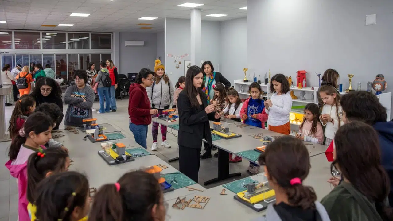 Aileler, sanal gerçekliğin sınırlarını çocuklarıyla birlikte keşfetti