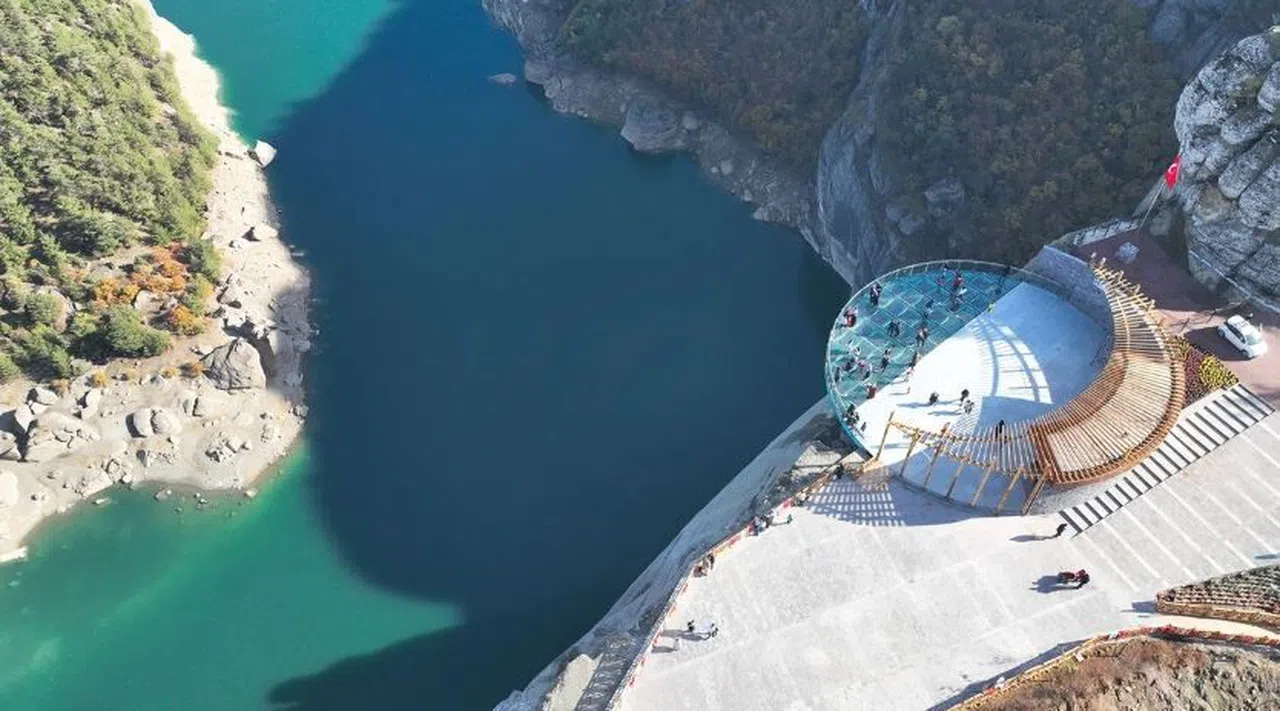 Ali Kayası Cam Teras ve Turizm Tesisleri Ziyaretçi Akınına Uğruyor