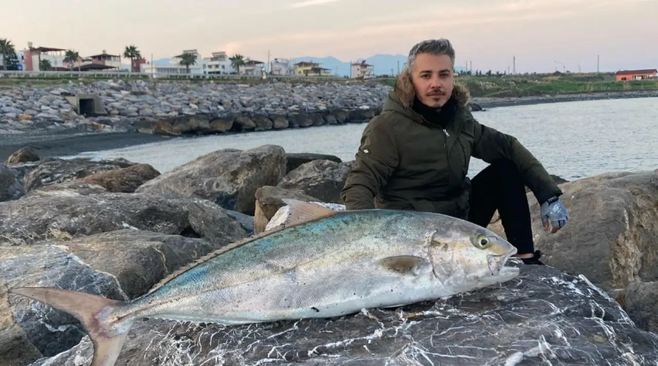 Amatör balıkçının büyük avı gülümsetti