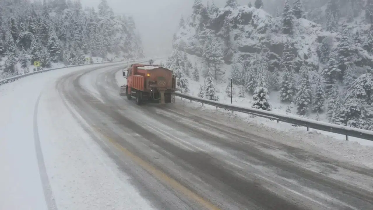 Antalya'ya mevsimin ilk karı düştü