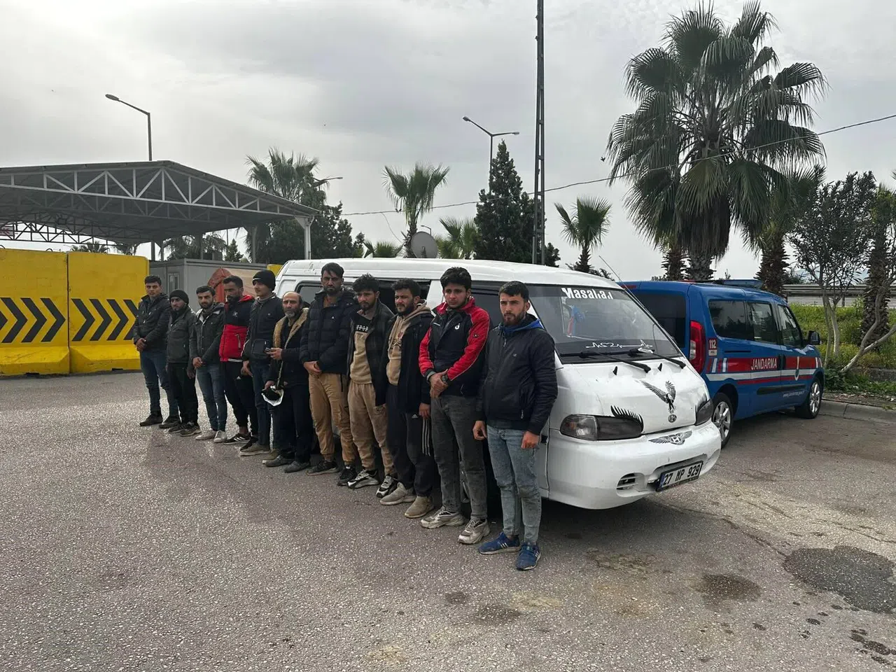 Göçmen kaçakçılığı yapan iki kişi tutuklandı