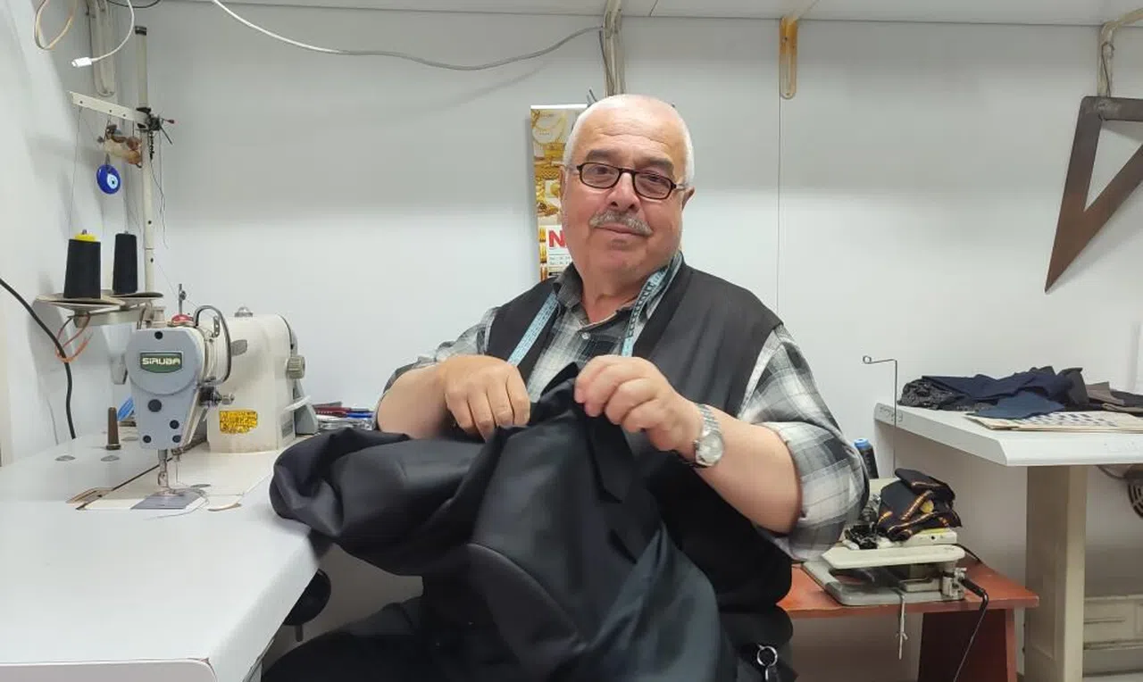 Dede mesleğini 60 yıldır sürdürüyor