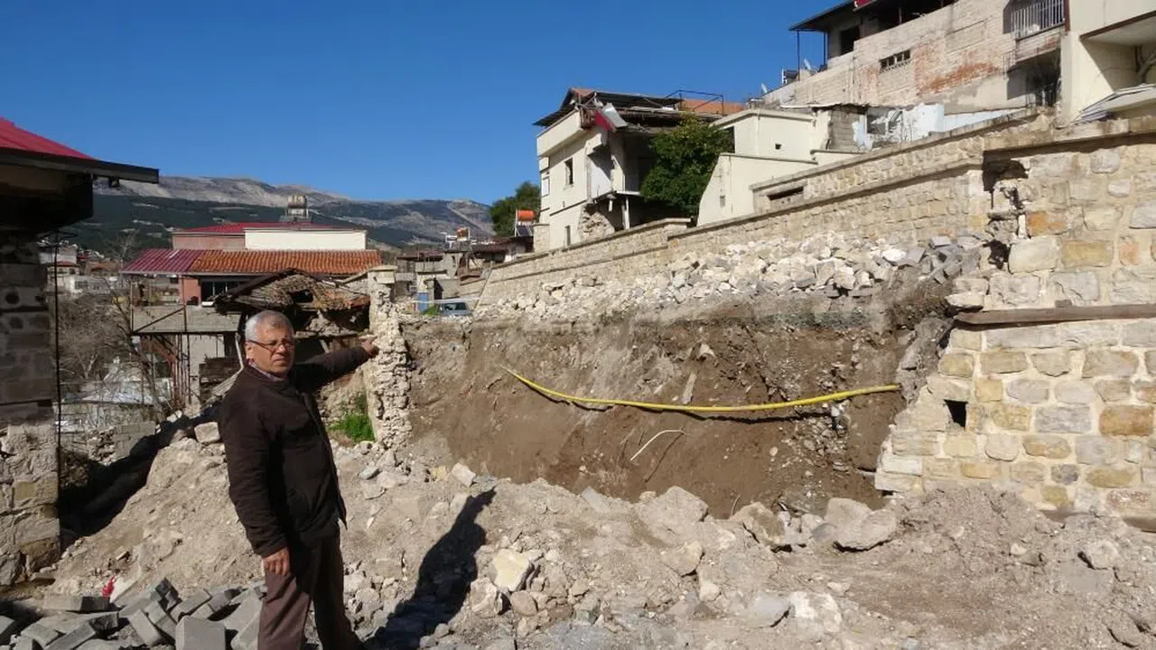 Kahramanmaraş’ta yıkık bölge tehlike arz ediyor