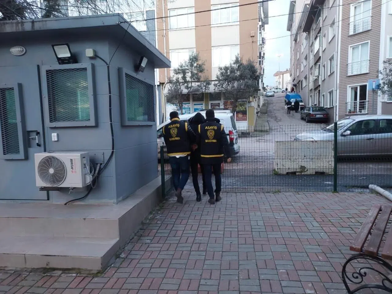 Tadilat yaptığı evi soydu