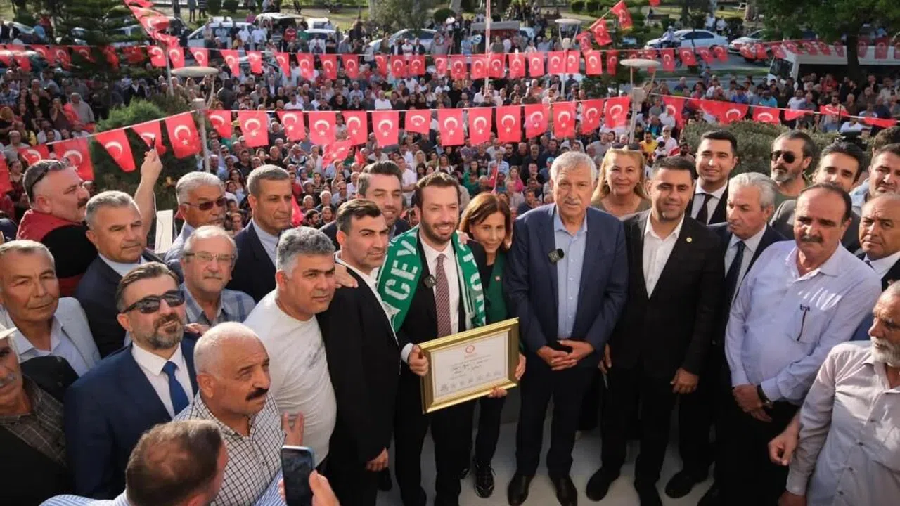 Kadir Aydar, mazbatasını alıp görevine başladı