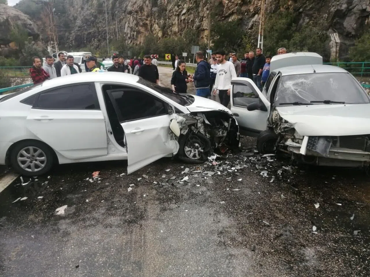 Trafik kazası: 1'i çocuk 6 kişi yaralandı