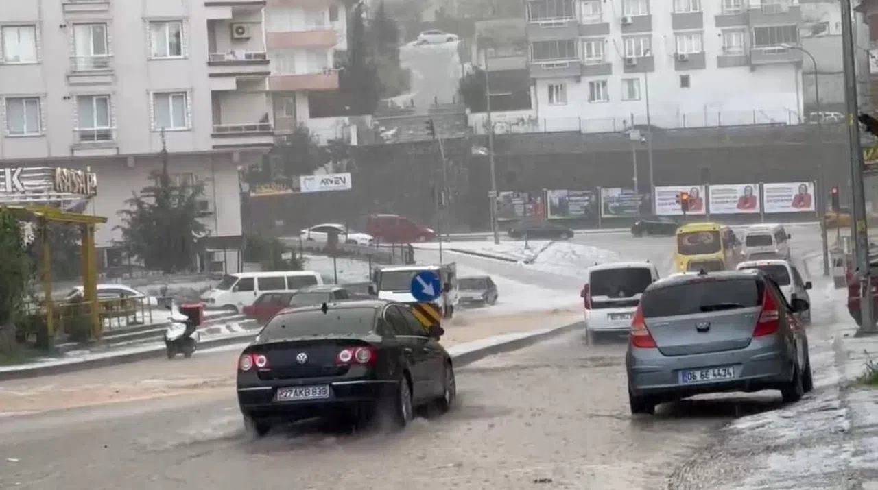 Gaziantep'te sağanak ve dolu etkili oldu