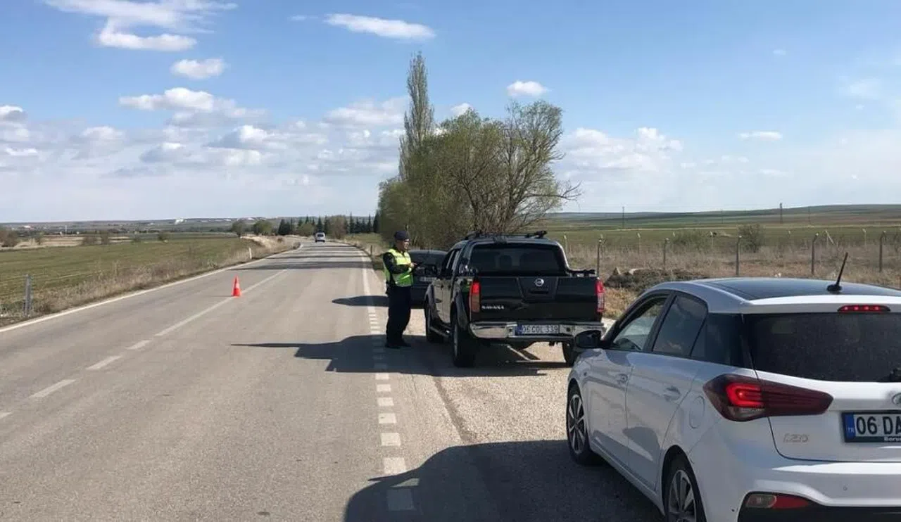 Jandarma ekipleri denetimlere devam ediyor