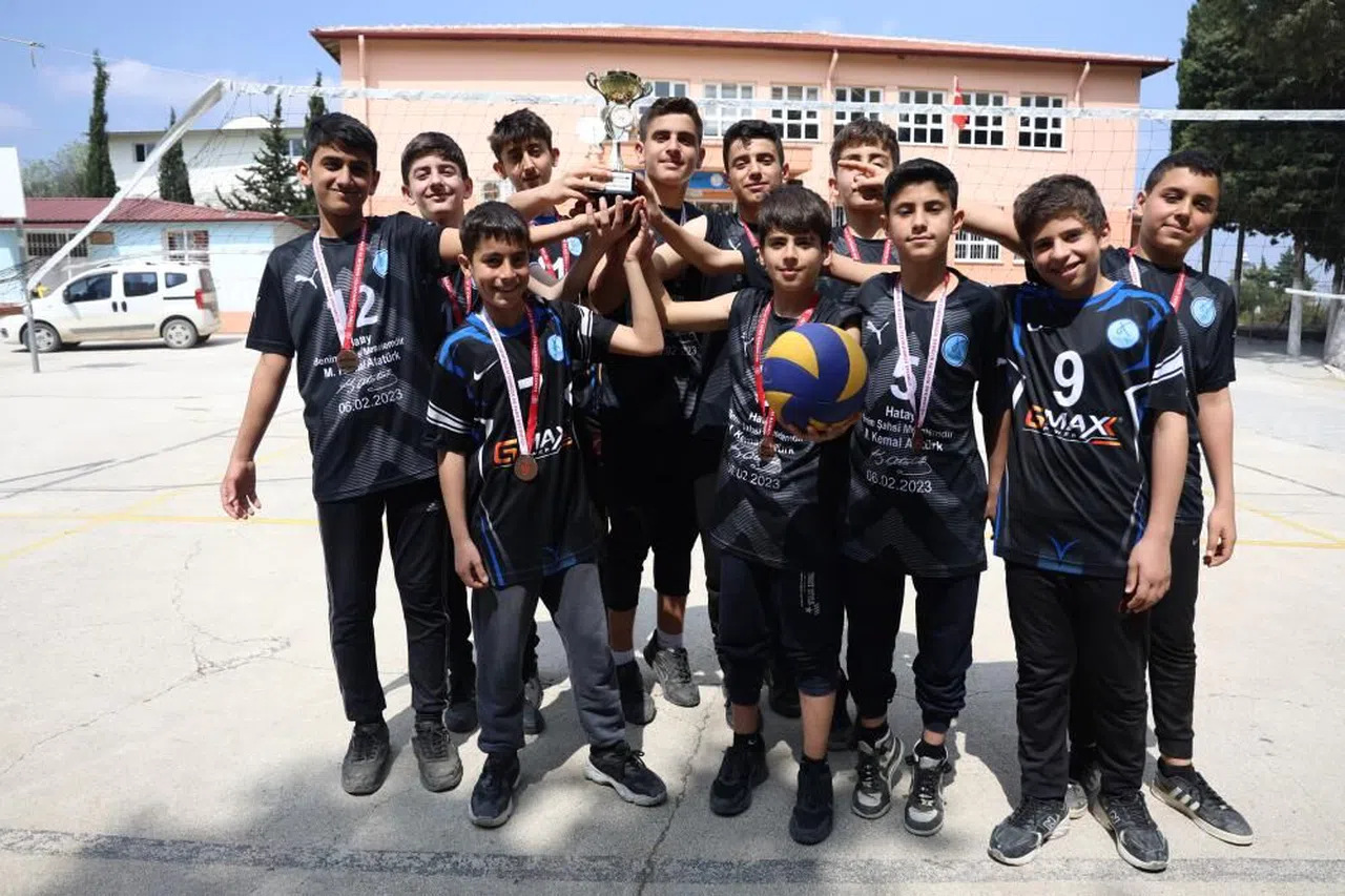 Depremzede öğrencilerden büyük başarı