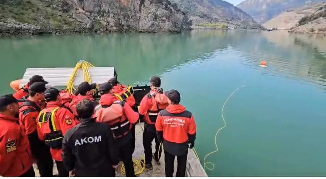 Kayıp genç jandarma su altı robotu ile aranıyor
