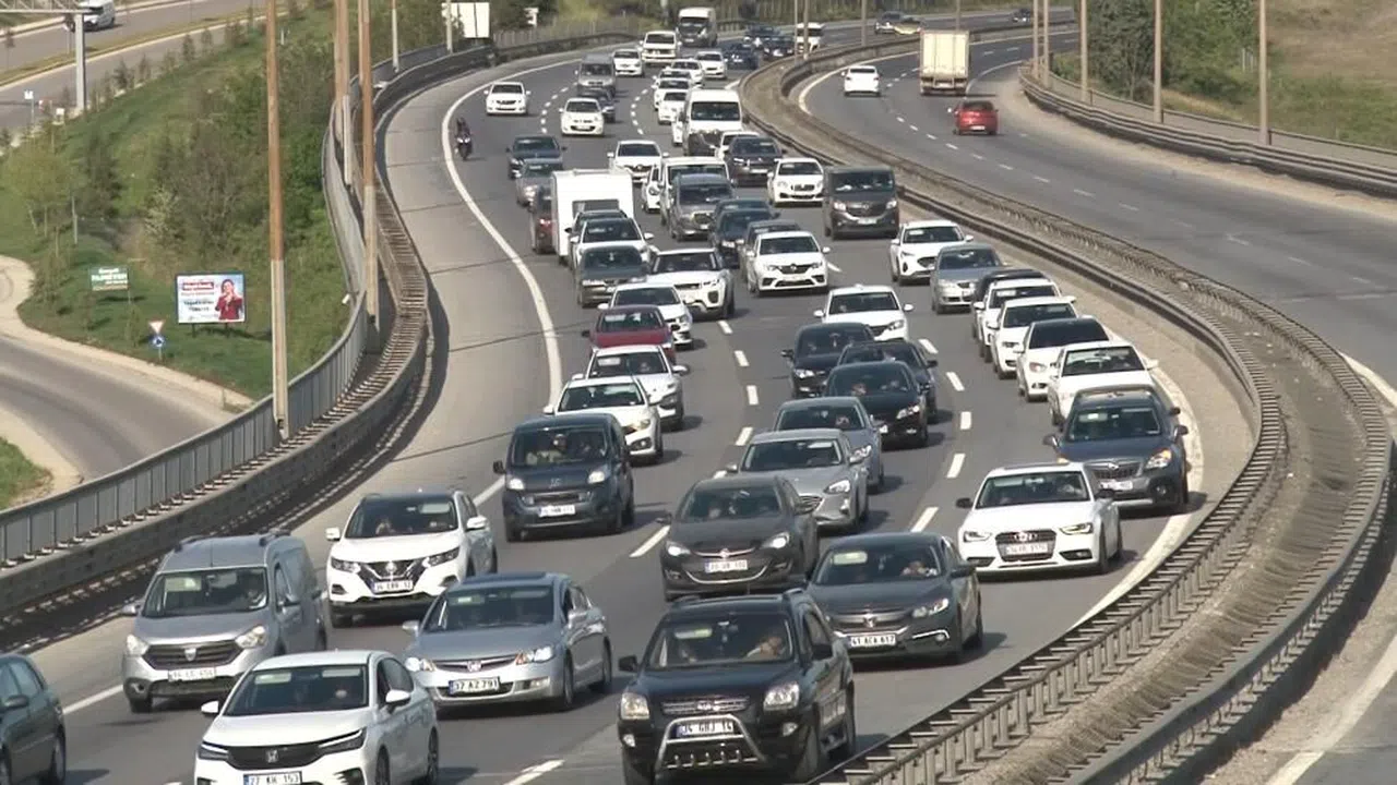 TEM’de bayram trafiği yoğunluğu