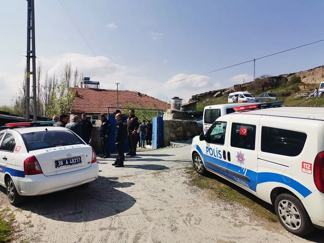 2 genç evde ölü bulundu  