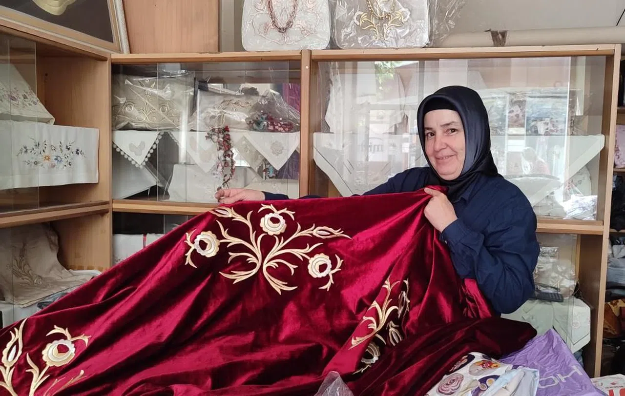 Depremzede kadın 15 kişiye iş imkanı sağlıyor