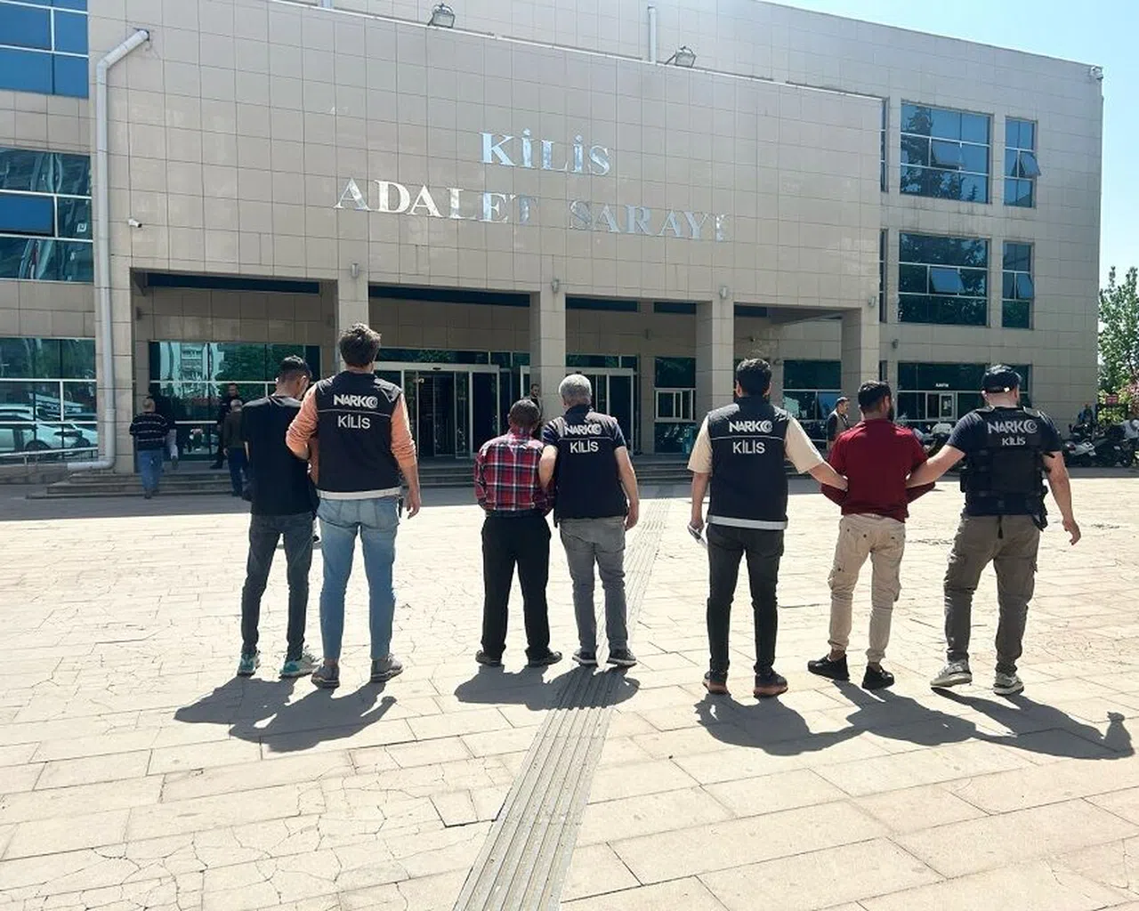 Uyuşturucu operasyonu:3 şüpheli tutuklandı  