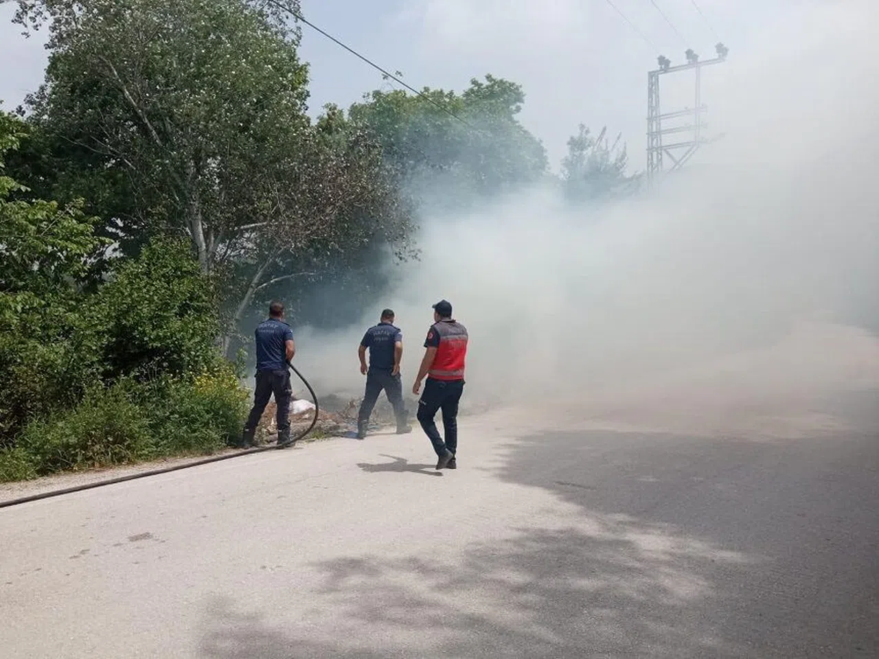 Ağaçlık alanda çıkan yangın söndürüldü  