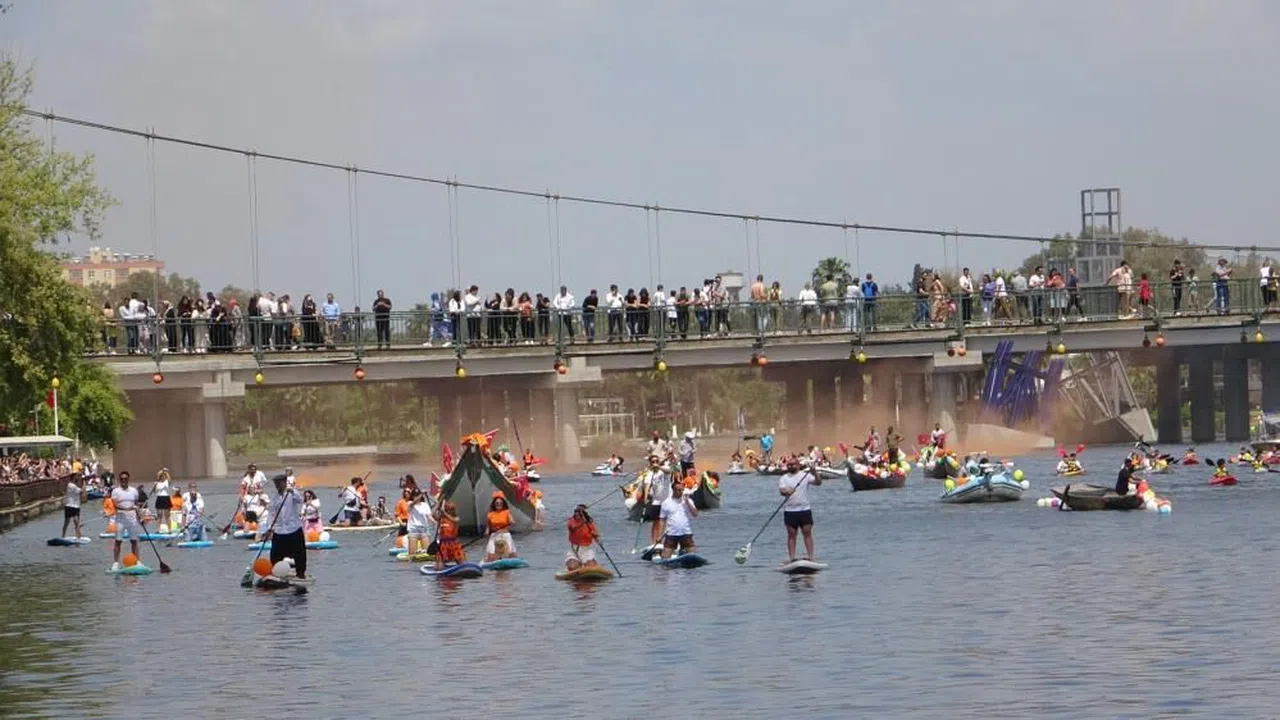 Seyhan Nehri üzerinde su korteji düzenlendi