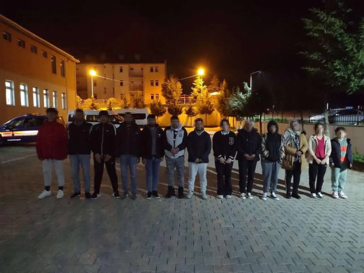 13 kaçak göçmen yakalandı