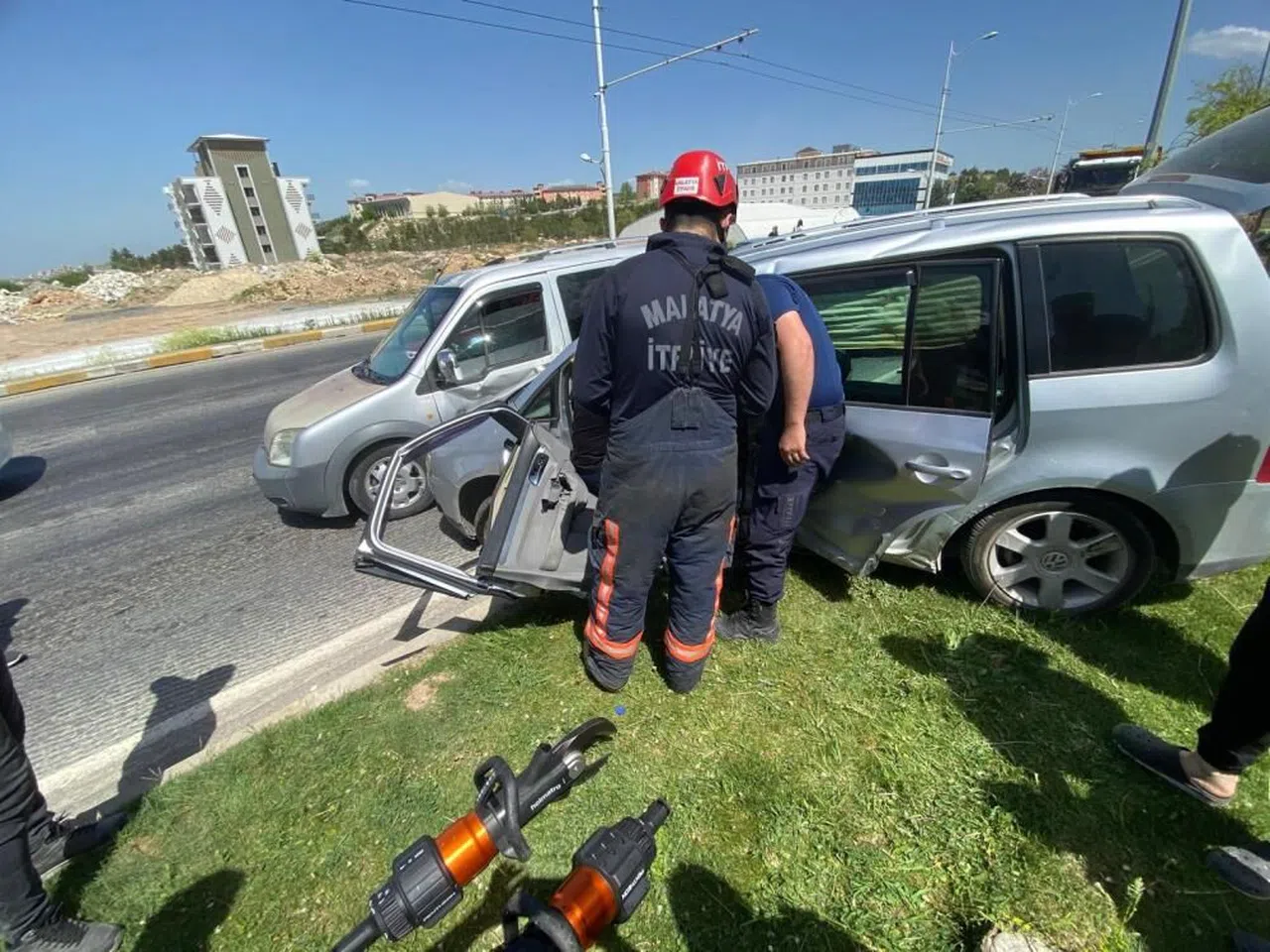 Kavşakta üç araç çarpıştı: 4 yaralı