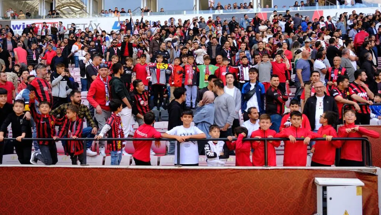 Eskişehirspor taraftarı takımının yanında