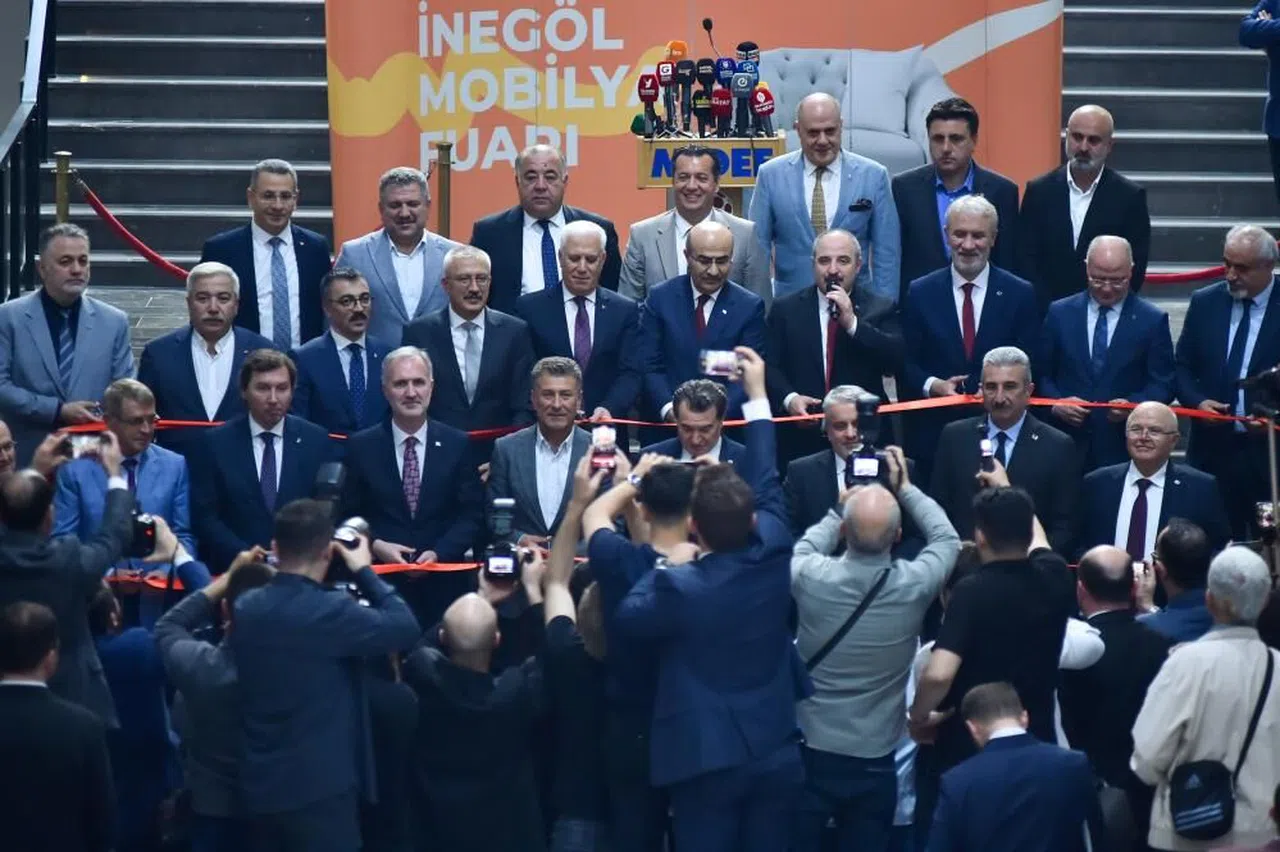 İnegöl'de mobilya şöleni başladı