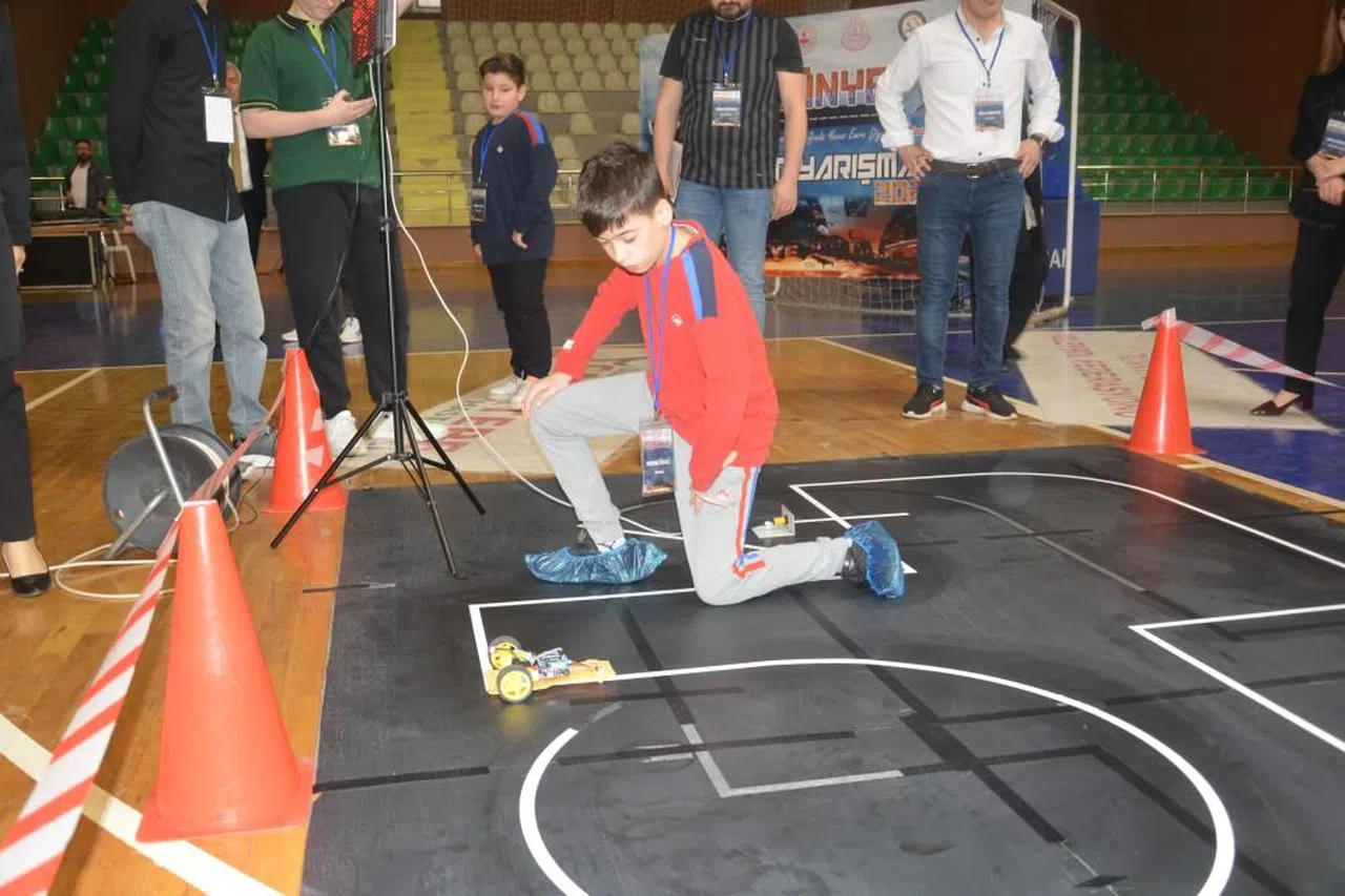 Yetenekli robotlar kıyasıya yarıştı