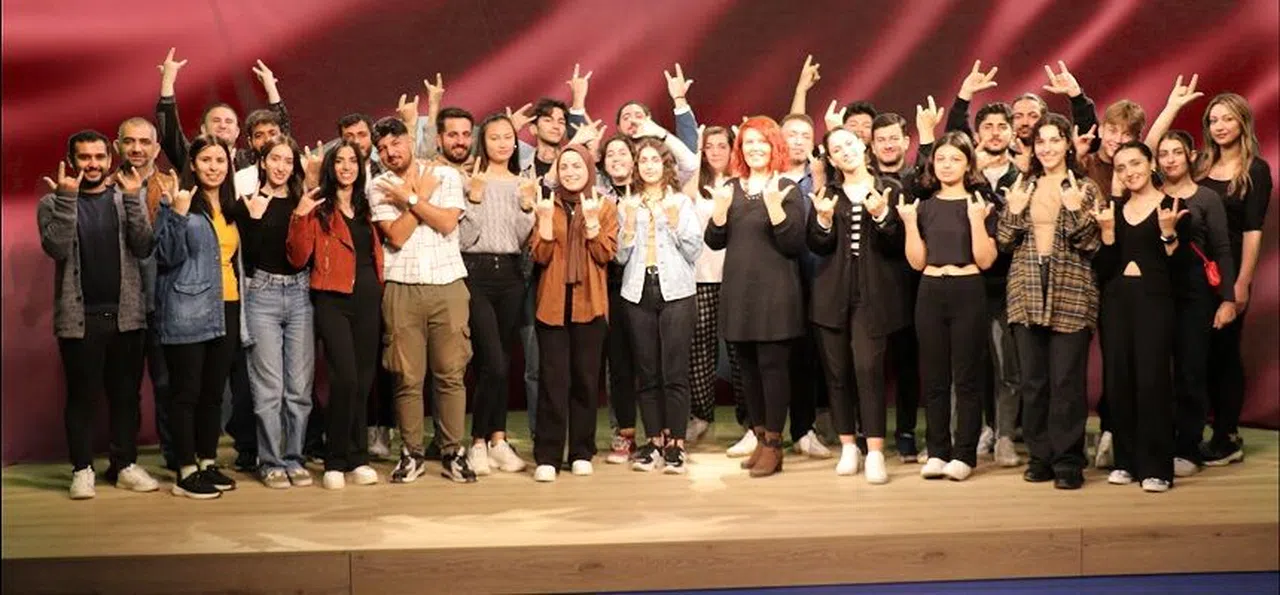 İşaret diliyle 23 Nisan'ı kutladılar