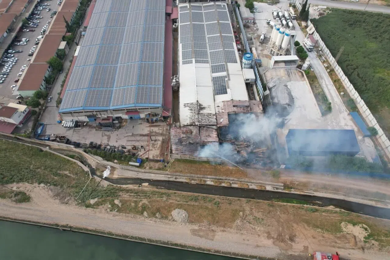 Fabrika yangınının boyutu gün ağarınca ortaya çıktı