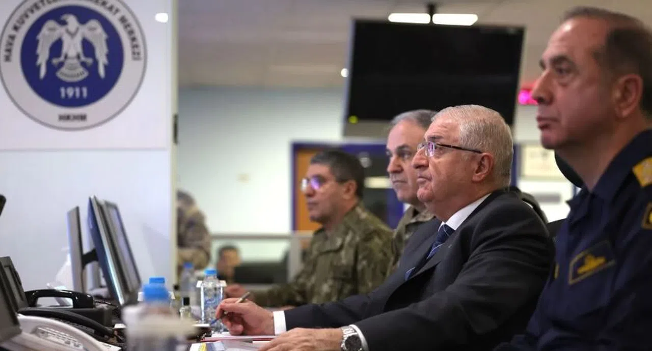 Bakan Güler, Irak ve Suriye’nin kuzeyindeki 29 hedefin imha edildiği hava harekatlarını sevk ve idare etti