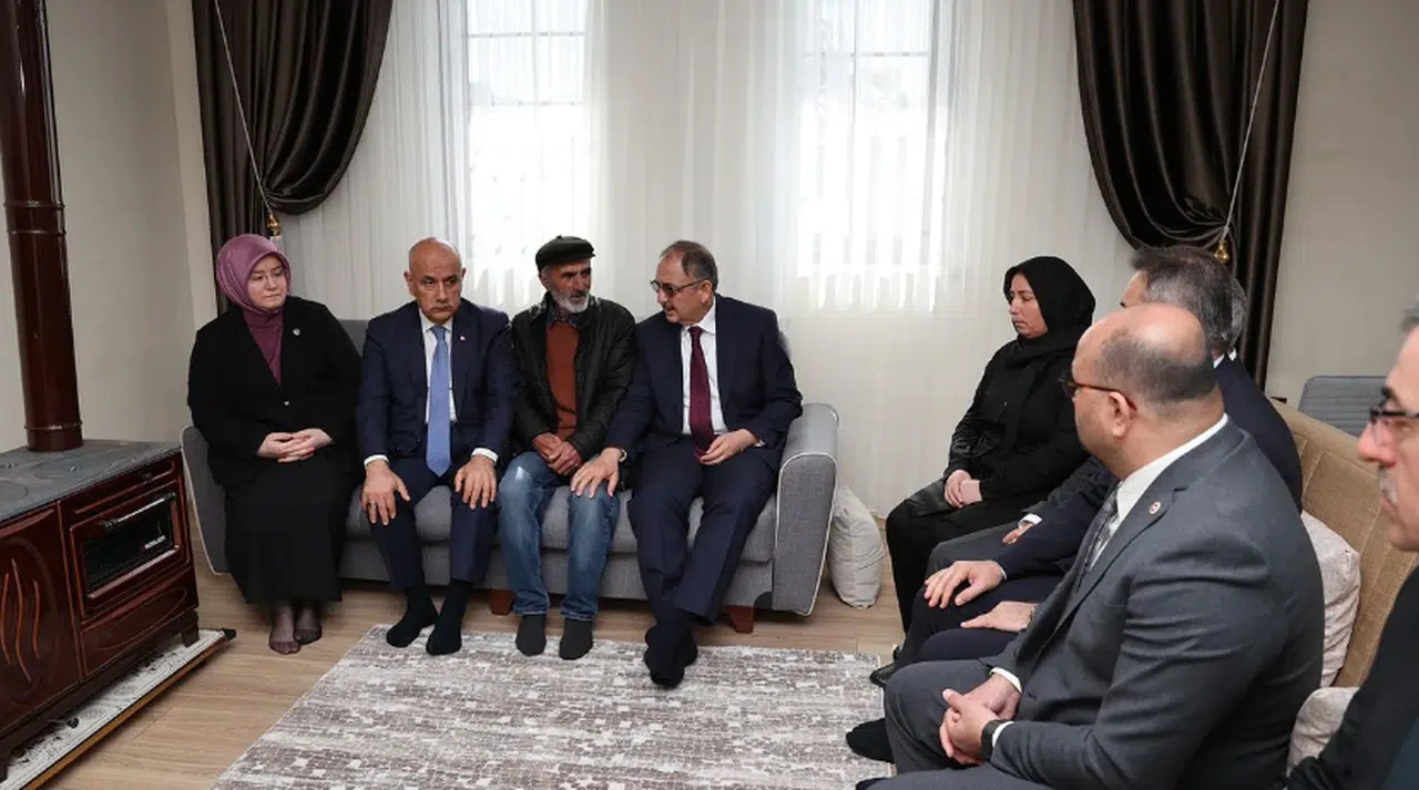 Bakan Özhaseki ve Başkan Güngör, Şehit Ailesini Yeni Konutlarında Ziyaret Etti