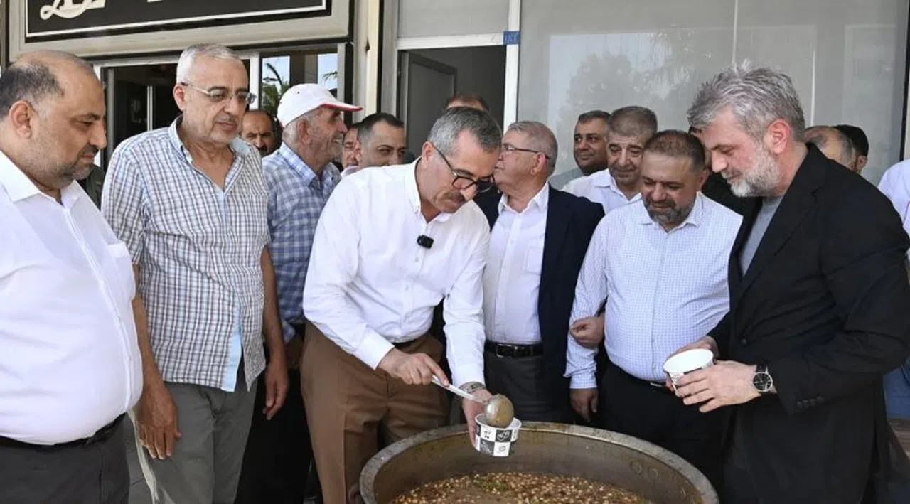 Başkan Güngör, Binevler Uzun Çarşı’da Vatandaşlara Aşure İkram Etti