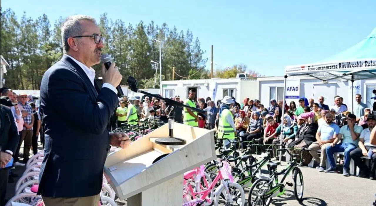 Başkan Güngör, Bisiklet Dağıtım Programında Çocuklarla Bir Araya Geldi