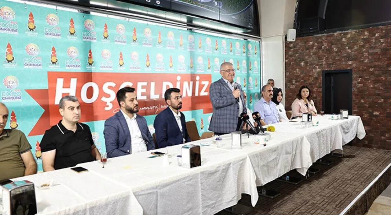 Başkan Mahçiçek, YKS’de dereceye giren öğrencilerle buluştu