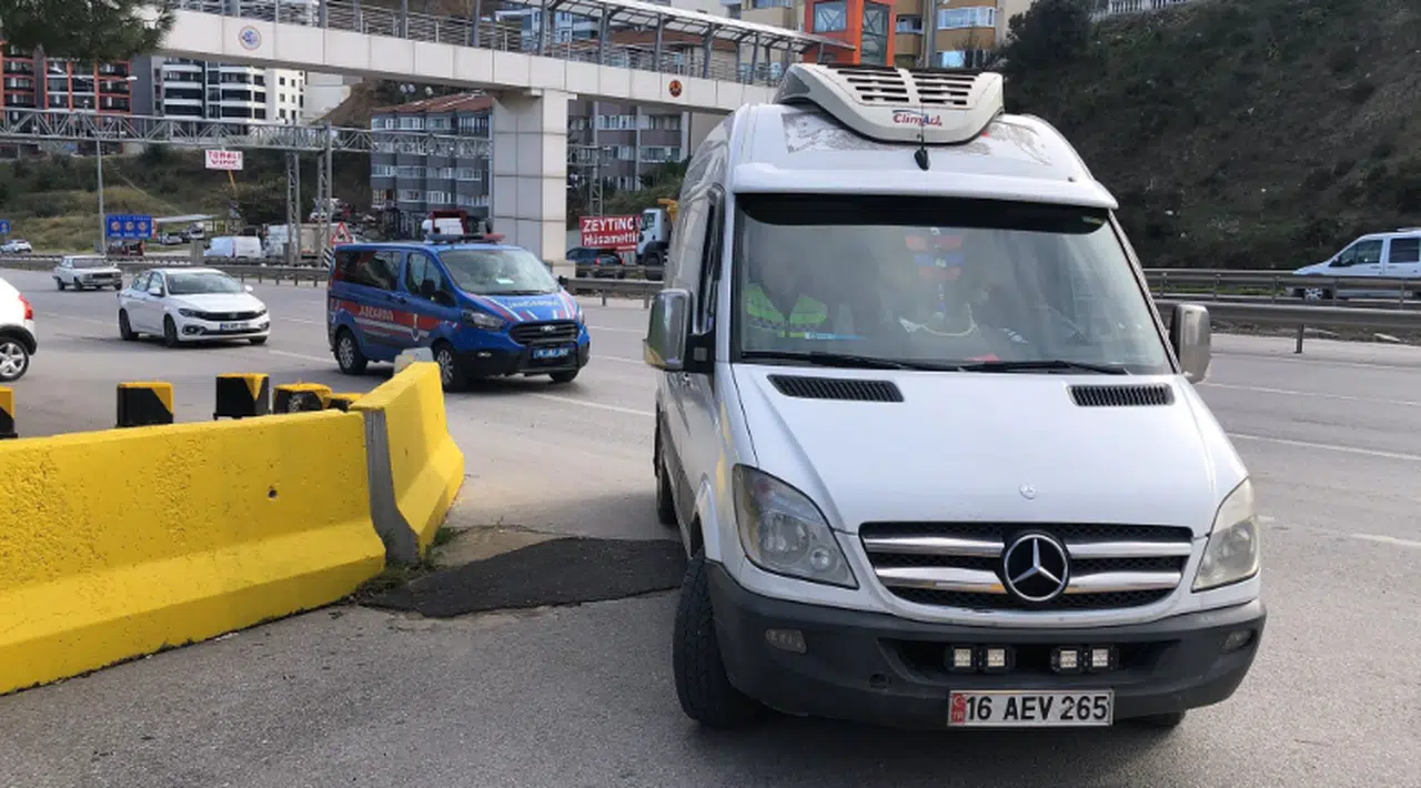 Benzin İstasyonunda Etiketsiz Sucukları Yıkayan Şüpheliler Yakalandı