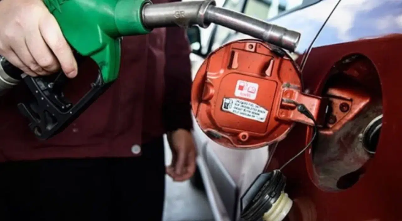 Benzine büyük zam