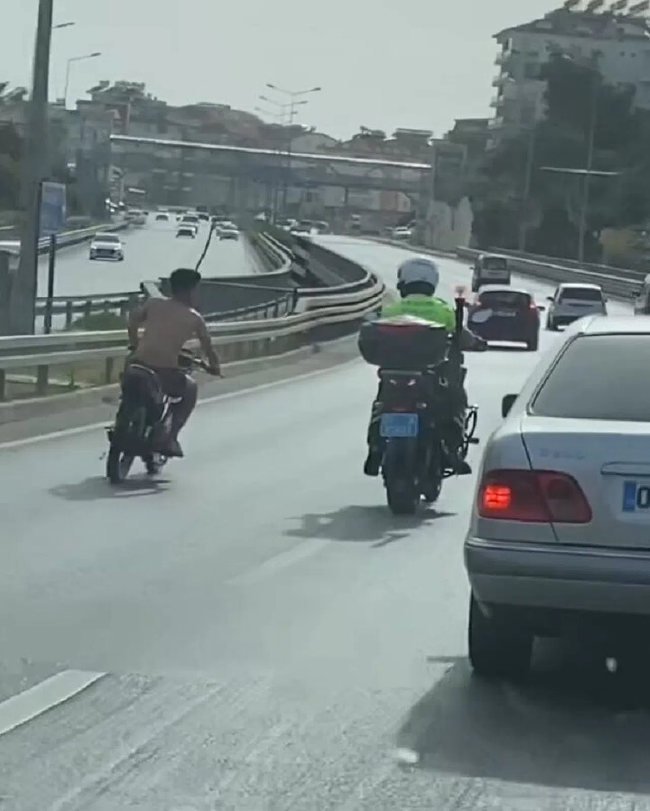 Peşindeki polisin üzerine motosiklet süren sürücüye 38 bin lira para cezası