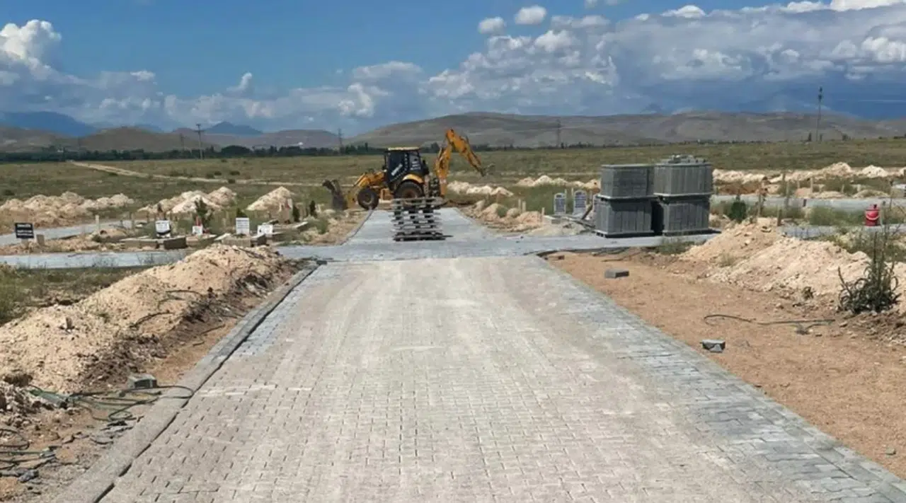 Büyükşehir, Afşin ve Elbistan’da Arterlerin Bakım ve Onarımını Sürdürüyor