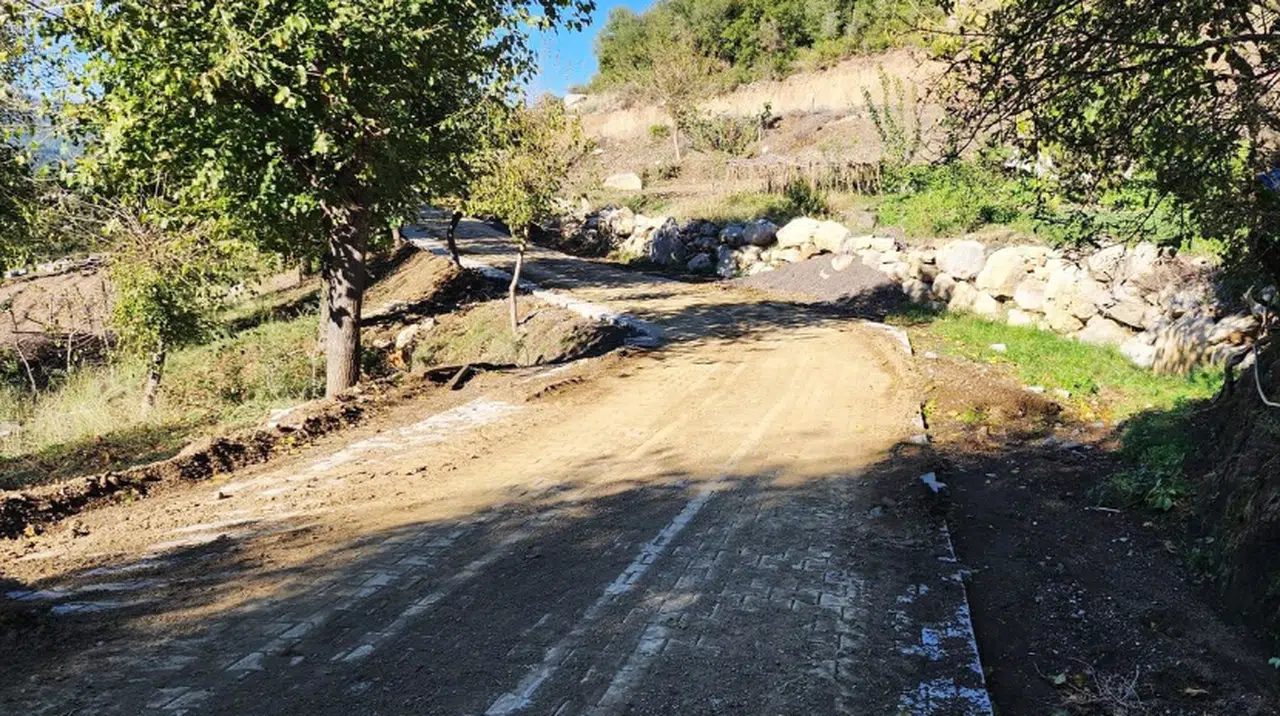 Büyükşehir, Andırın Kırsalında Yol Yenilemelerini Sürdürüyor