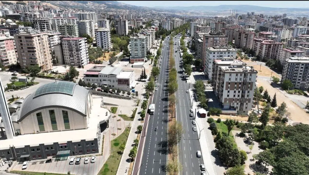 Büyükşehir, Binevler’de Yürüyüş Yollarının İmalatını Sürdürüyor