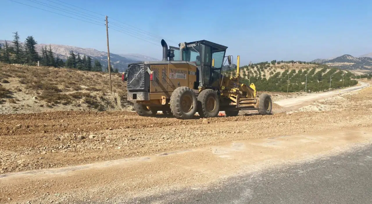 Büyükşehir İlçelerde Bağlantı Yollarının da Ulaşımını İyileştiriyor