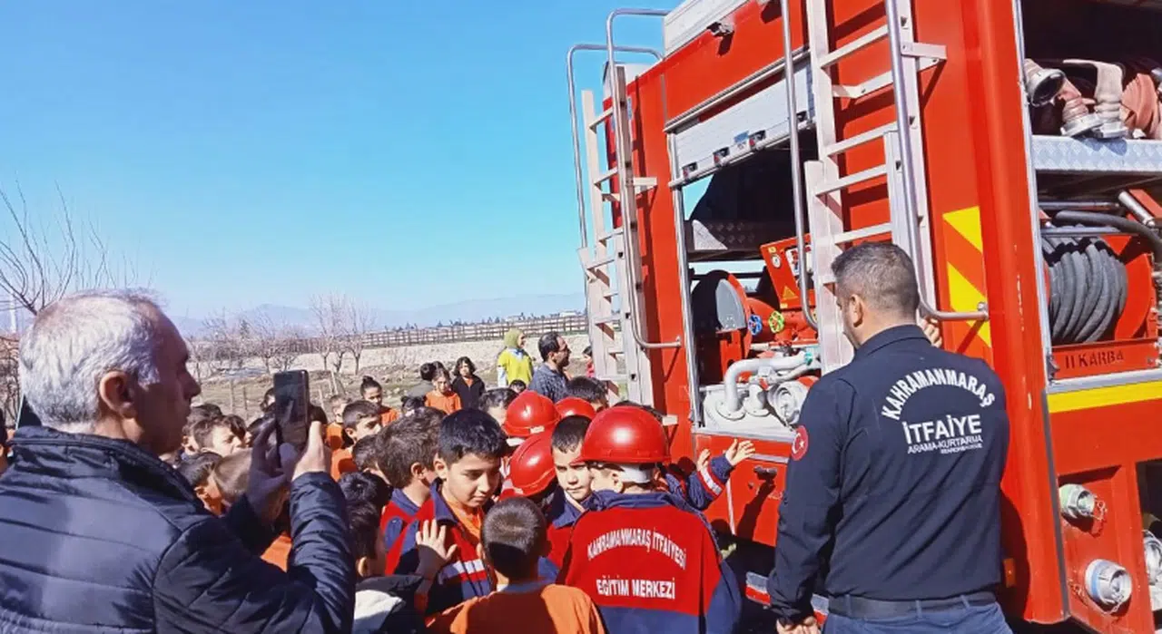 Büyükşehir İtfaiyesi, Yangına Müdahale Eğitimlerini Sürdürüyor