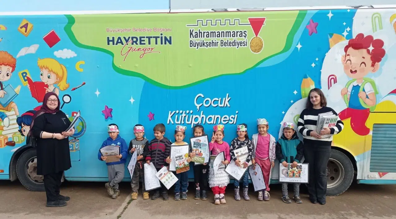 Büyükşehir’in Mobil Çocuk Kütüphanesi Ziyaretlerini Sürdürüyor