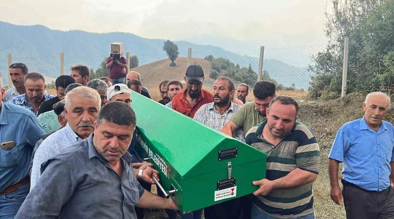 Yakınının cenazesine katılmıştı: Kamyon kazasında ölen adam toprağa verildi 