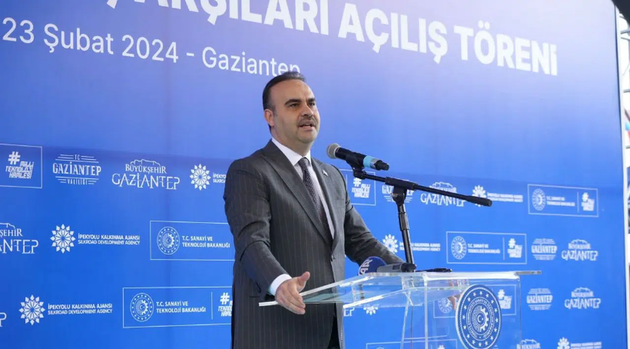 Deprem bölgesine bakan Kacır'dan destek açıklaması