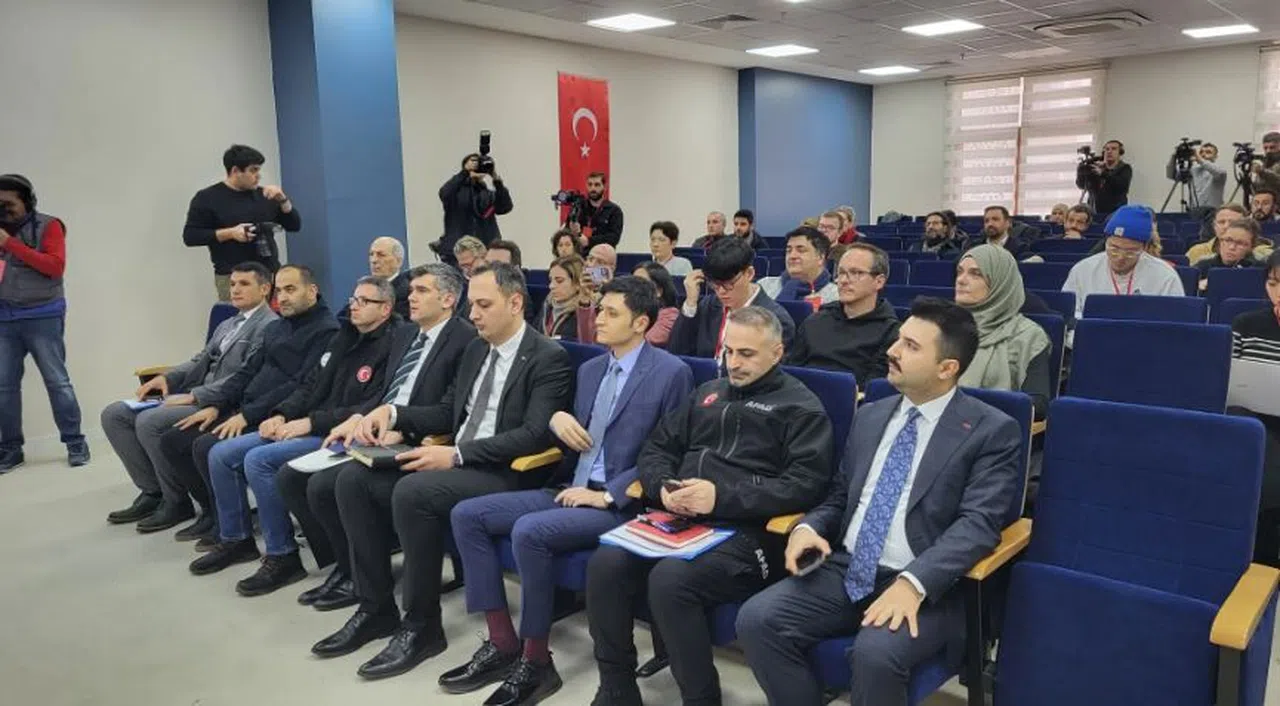 Deprem bölgesini gezen yabancı basın mensupları bilgilendirildi