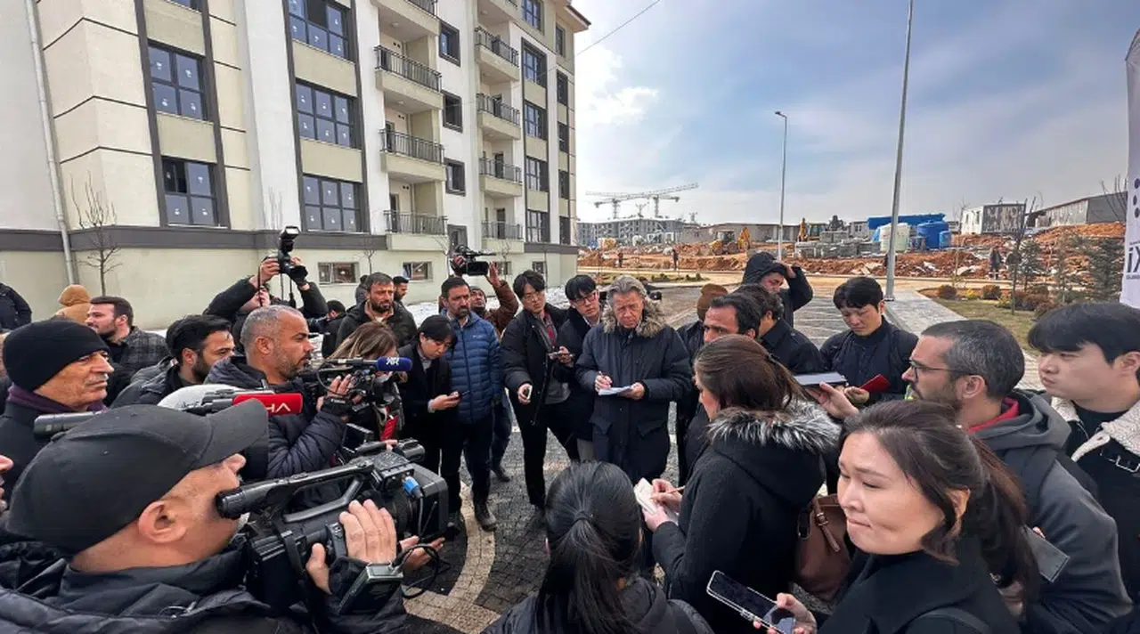 Dış basından deprem sonrası çalışmalara övgü