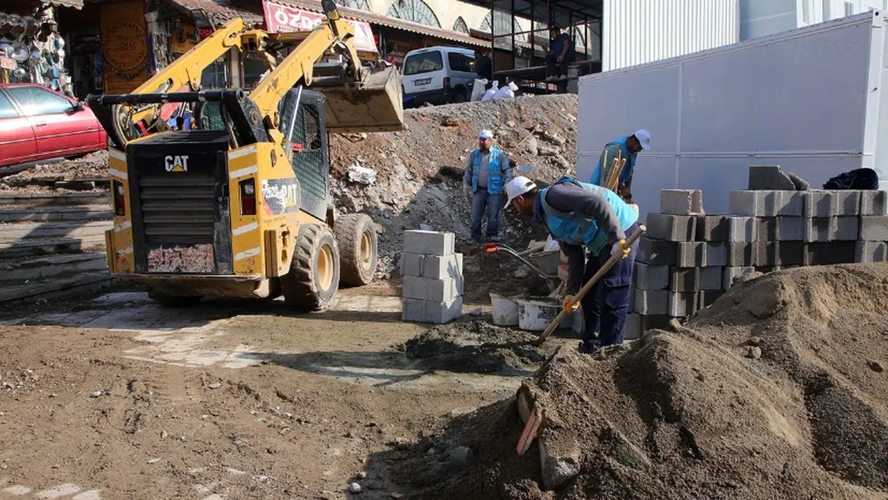 Dulkadiroğlu Belediyesi, Deprem Sonrası Kilit Parke Çalışmalarına Hız Veriyor