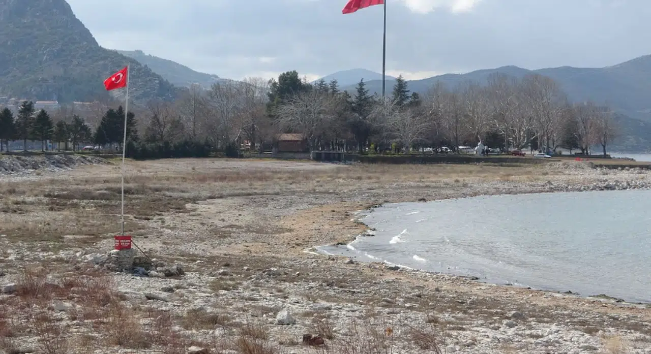 Eğirdir Gölü’nde alarm
